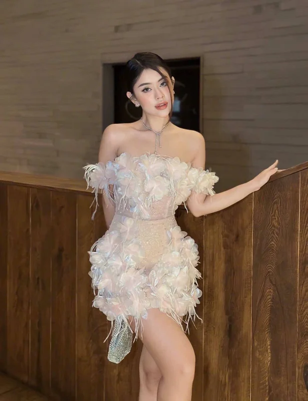 เดรสเปิดไหล่ดีเทลฟูฟ่อง